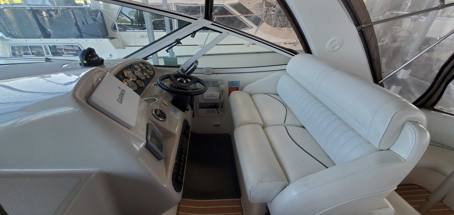 2001 Cruisers Yachts 3470
