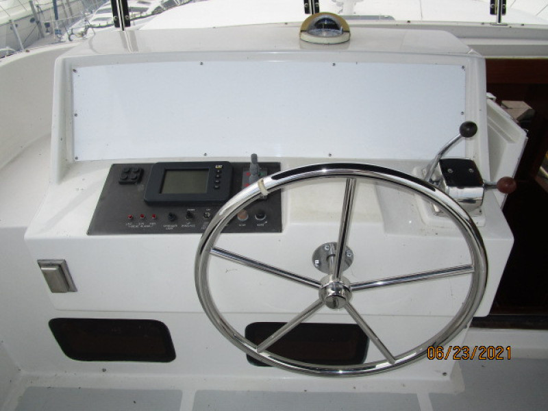 45' Symbol flybridge helm