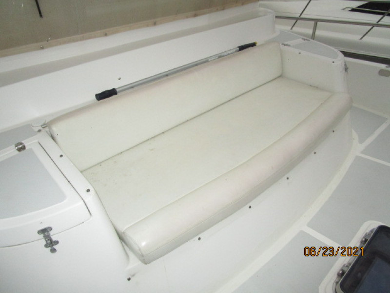 45' Symbol foredeck seating