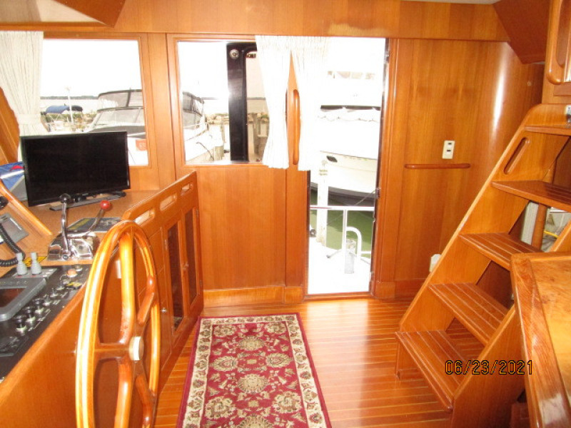 45' Symbol pilothouse starboard