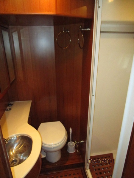45' Symbol master stateroom head