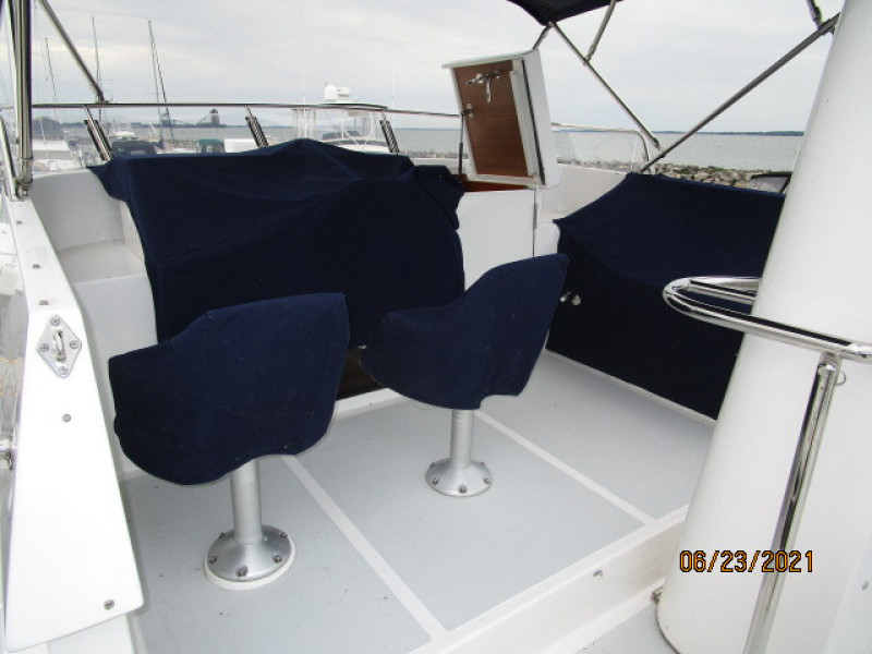 45' Symbol flybridge covered