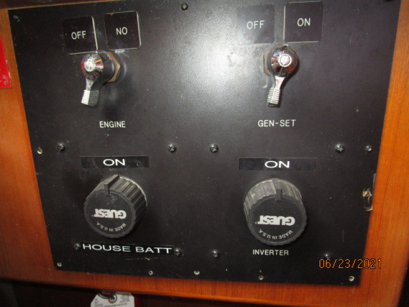 45' Symbol battery switches