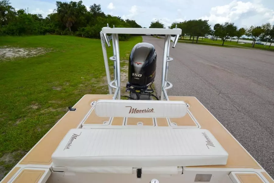 2000 Maverick 18 Master Angler