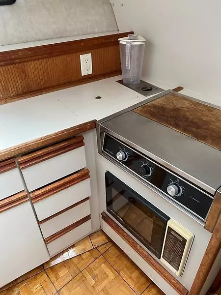 1990 Carver 3207