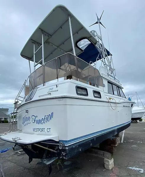 1990 Carver 3207