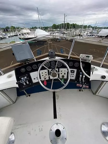 1990 Carver 3207