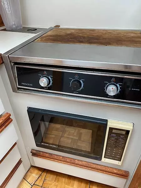 1990 Carver 3207