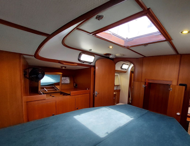 2002 Hylas 46