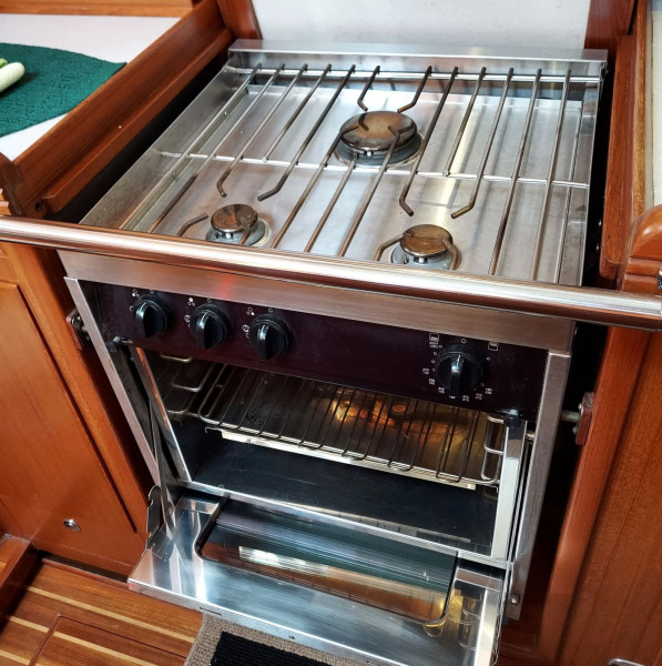 2002 Hylas 46