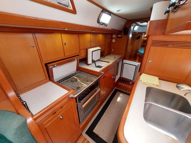 2002 Hylas 46