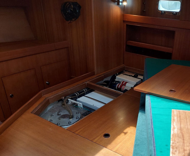 2002 Hylas 46