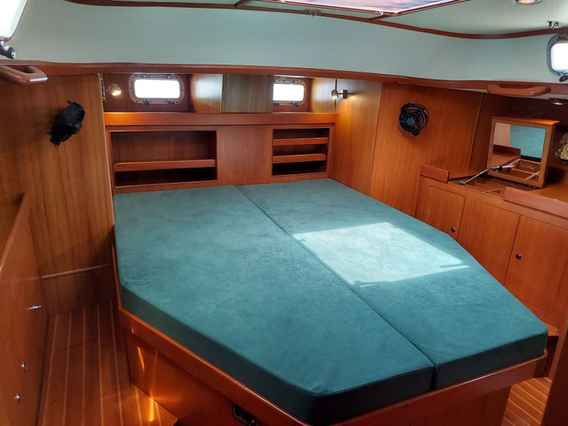 2002 Hylas 46