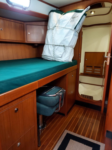 2002 Hylas 46