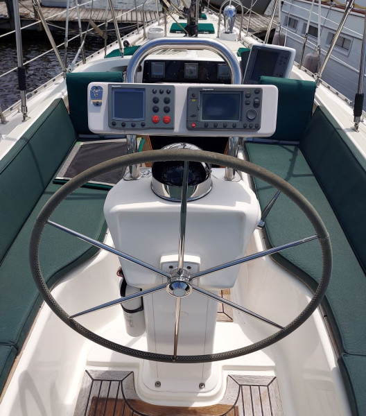 2002 Hylas 46