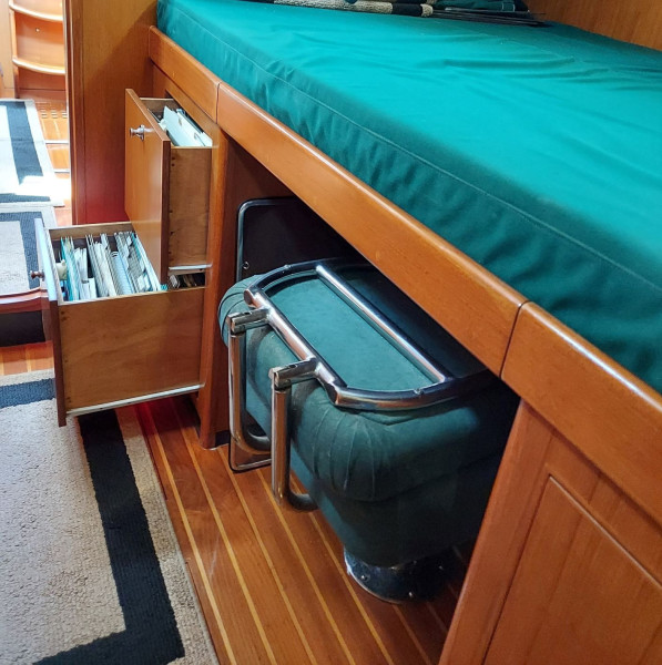 2002 Hylas 46