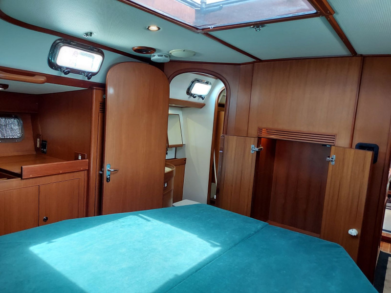 2002 Hylas 46