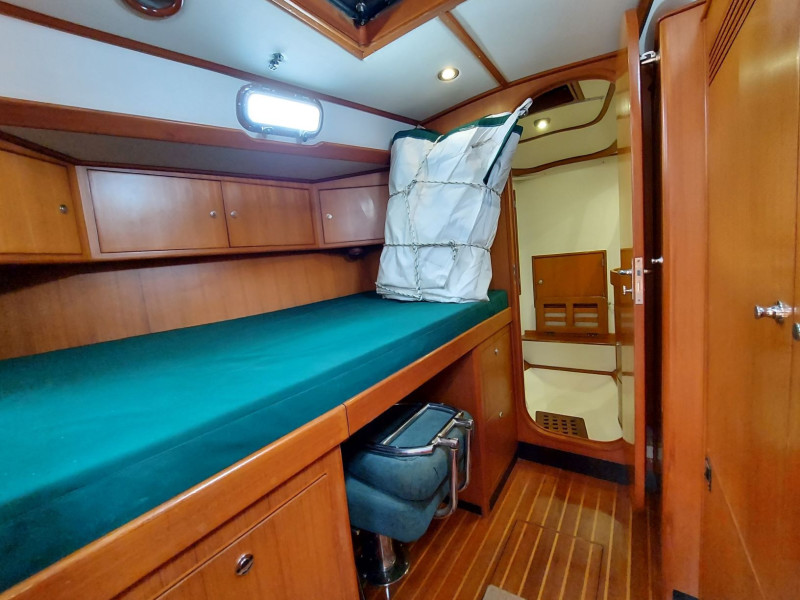 2002 Hylas 46