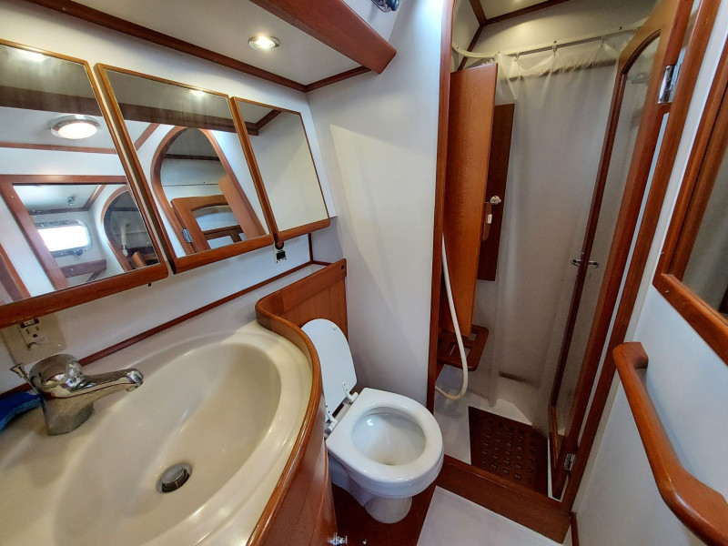 2002 Hylas 46