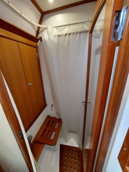 2002 Hylas 46