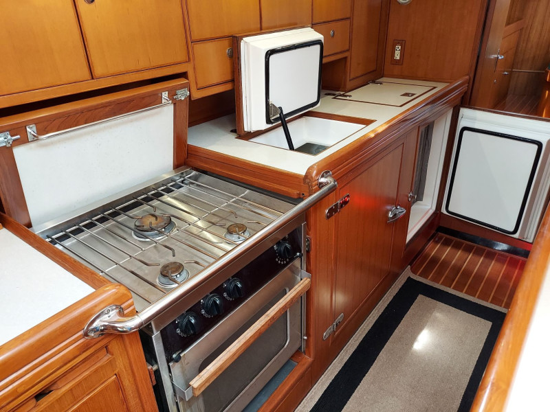 2002 Hylas 46
