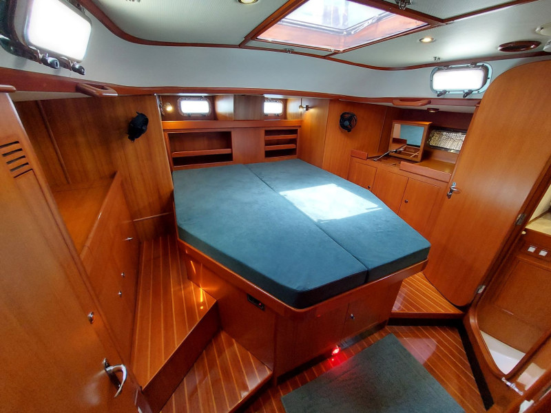 2002 Hylas 46
