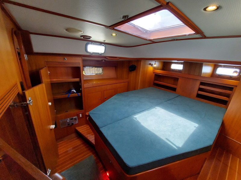 2002 Hylas 46