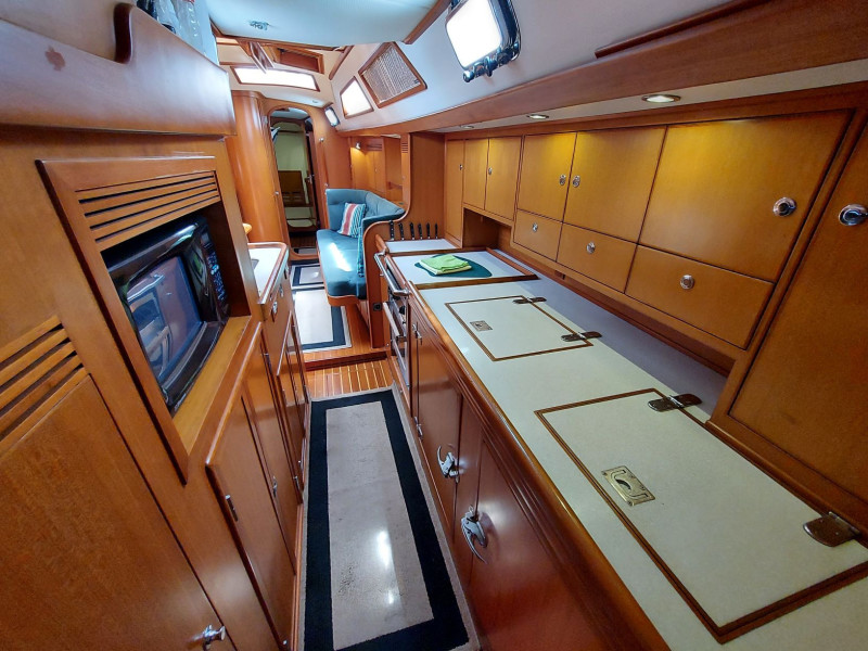 2002 Hylas 46