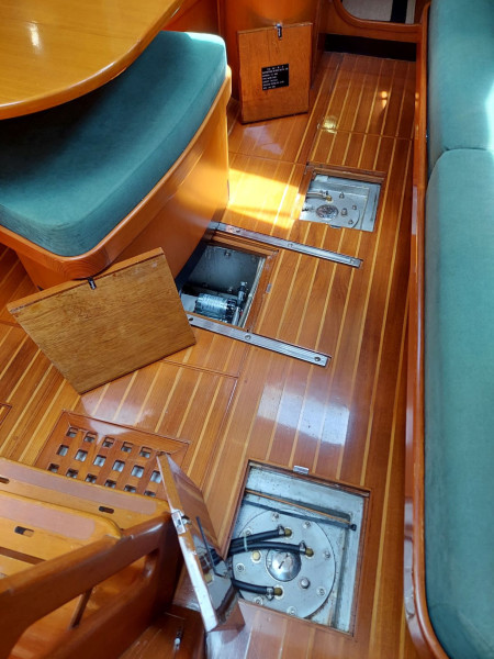 2002 Hylas 46