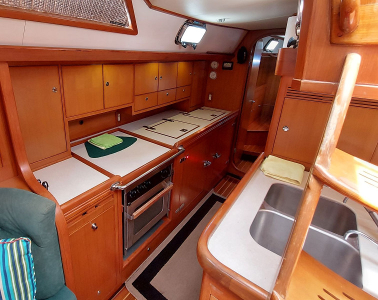 2002 Hylas 46