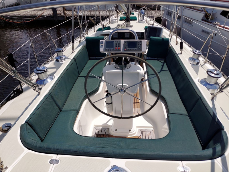 2002 Hylas 46