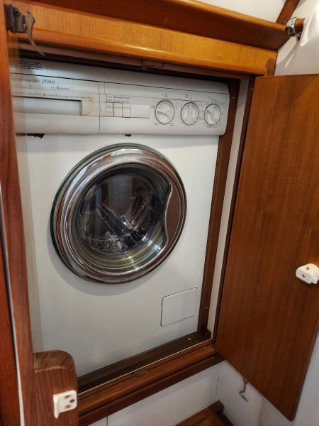 2002 Hylas 46