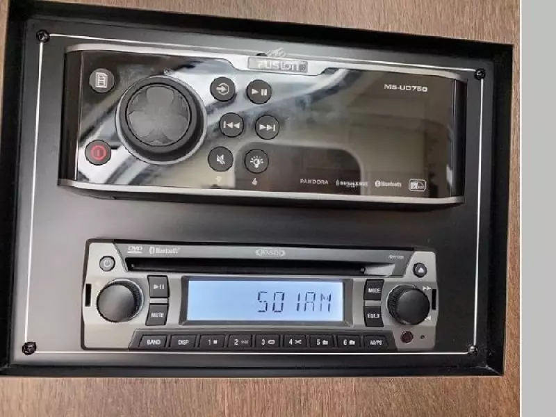 2017 Monterey 295 Sport Yacht