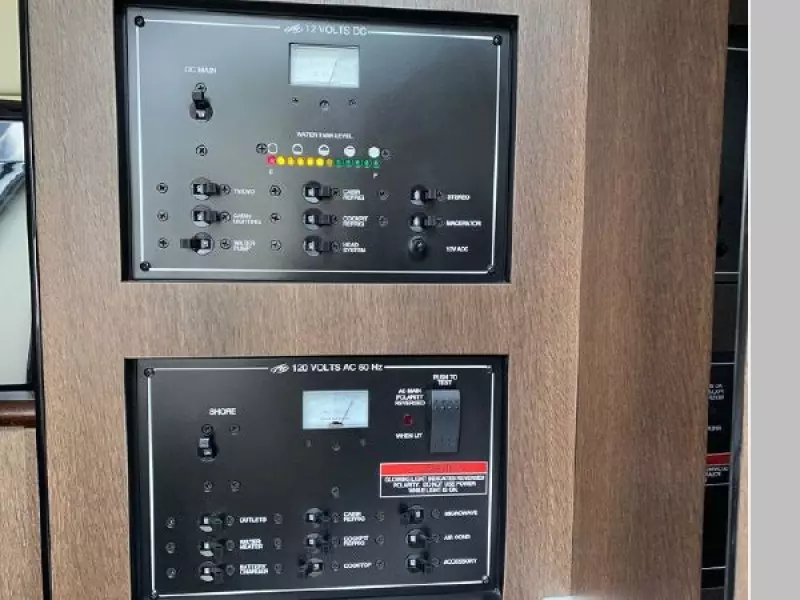 2017 Monterey 295 Sport Yacht