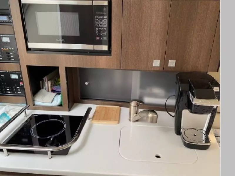 2017 Monterey 295 Sport Yacht