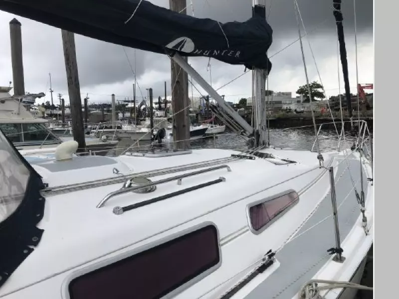 2004 Hunter 33