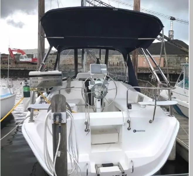 2004 Hunter 33