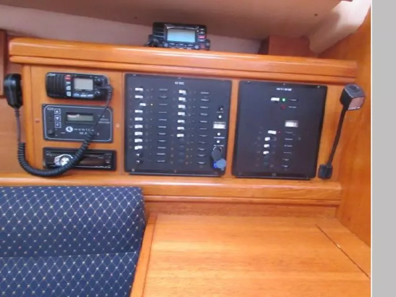 2004 Hunter 33