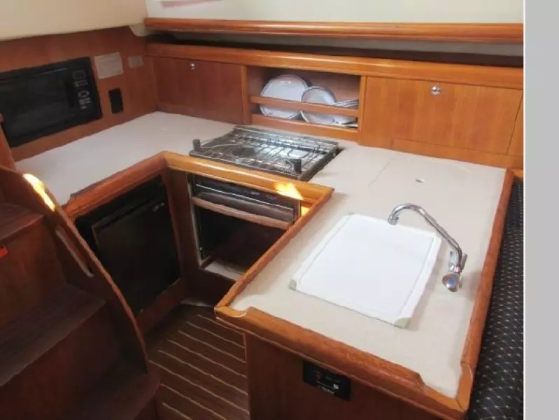 2004 Hunter 33