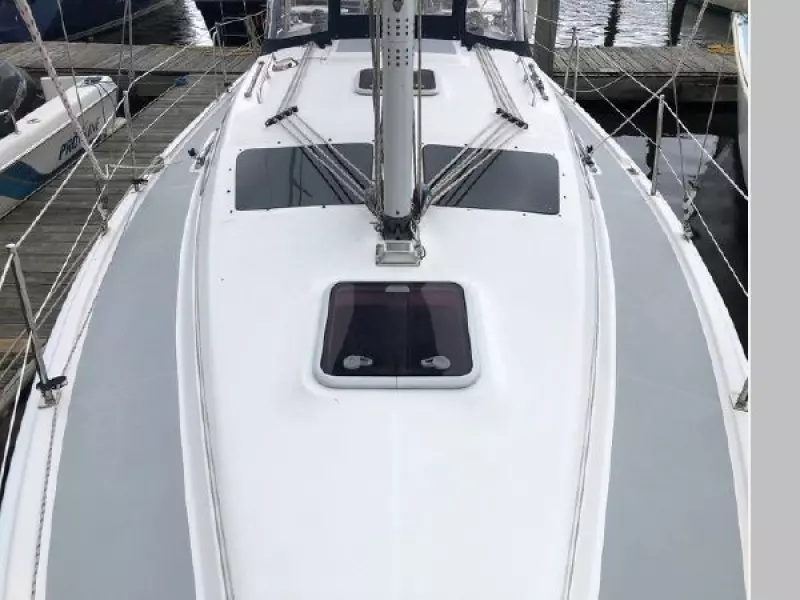 2004 Hunter 33