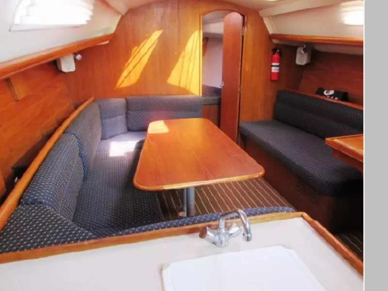 2004 Hunter 33