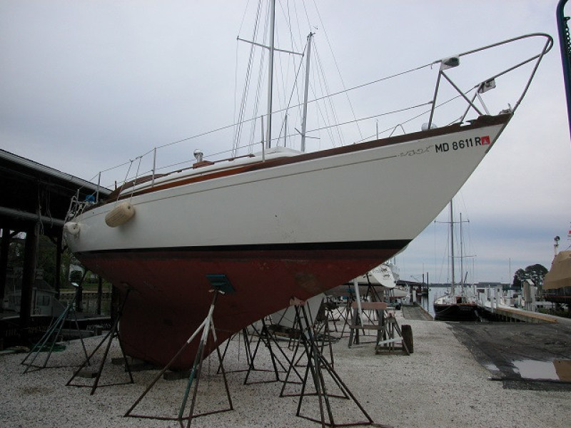36' Cheoy Lee Sigma hauled out1