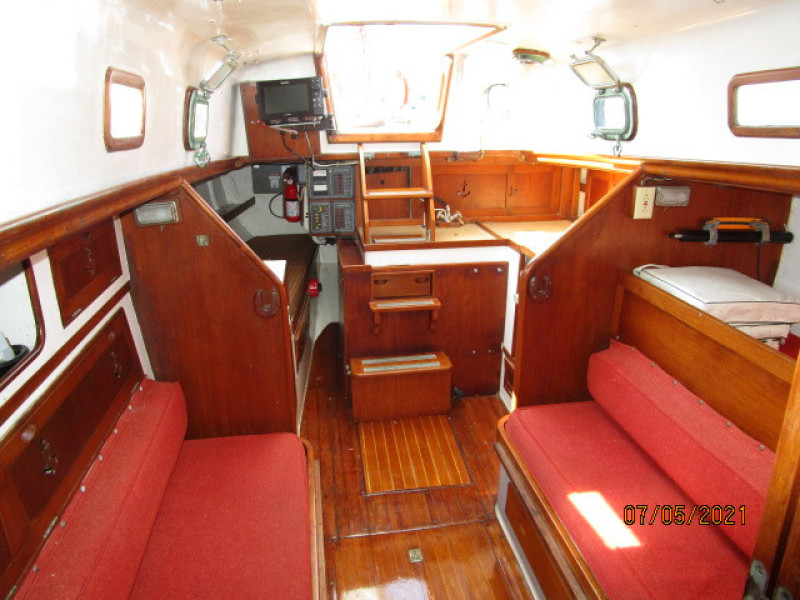 36' Cheoy Lee Sigma salon aft