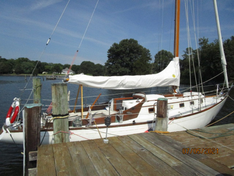 36' Cheoy Lee Sigma starboard aft profile