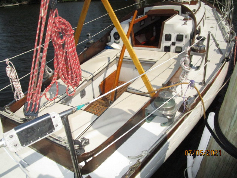 36' Cheoy Lee Sigma cockpit forward1
