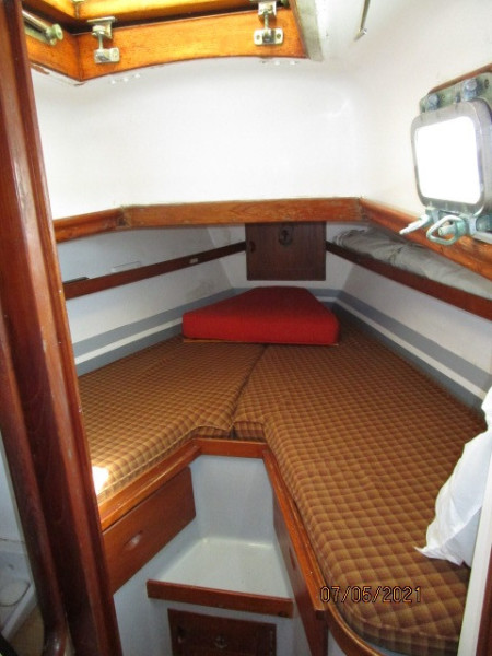 36' Cheoy Lee Sigma stateroom2