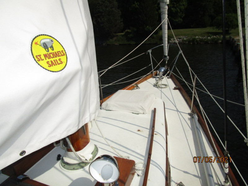 36' Cheoy Lee Sigma foredeck