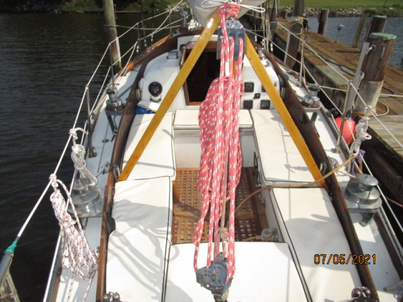 36' Cheoy Lee Sigma cockpit forward2