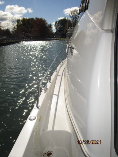 40' Carver port side deck2