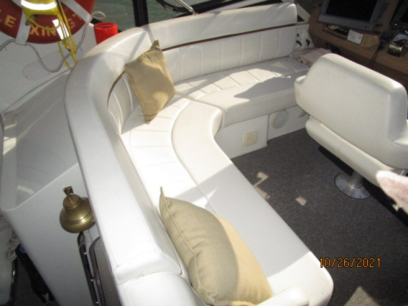 40' Carver flybridge port seating